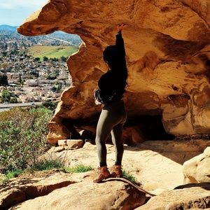 Meet your Posher, Bee